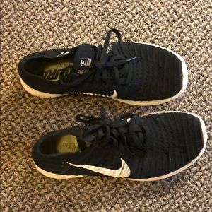 Nike free fly knit shoes